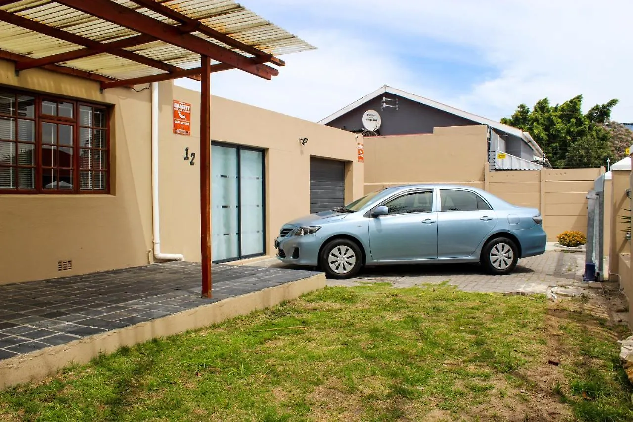 Proleefic House On Florence Bellville 0*,
