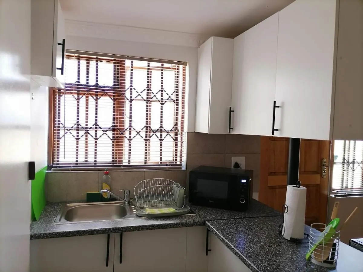 Proleefic House On Florence Bellville 0*,  Güney Afrika